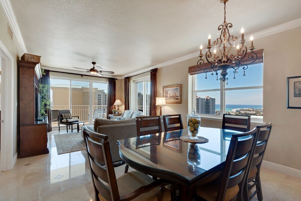 Condo, 3 Bedrooms, 3 Bathrooms, Partial View - In-Room Dining