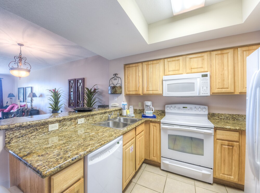 Deluxe Condo, 2 Bedrooms, 2 Bathrooms, Partial View - In-Room Kitchen