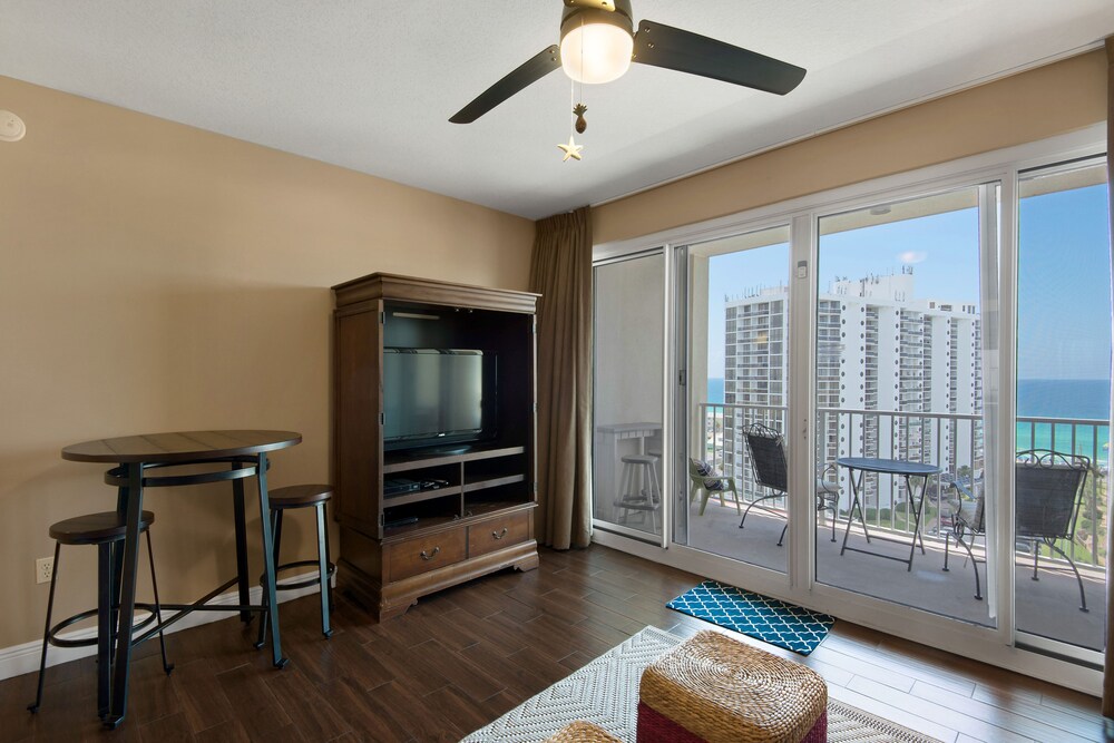 Condo, 1 Bedroom, 2 Bathrooms, Partial View - Living Area