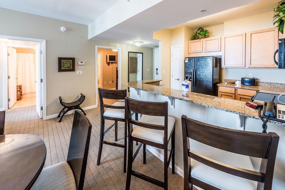 Junior Condo, 2 Bedrooms, 2 Bathrooms - In-Room Dining