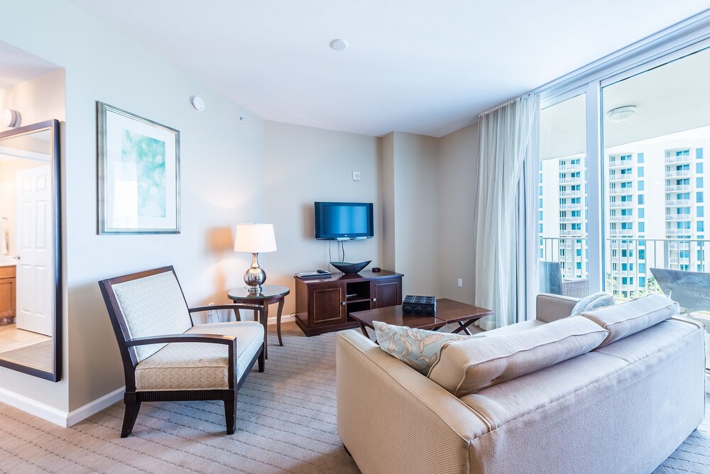 Condo, 2 Bedrooms, 2 Bathrooms - Living Room