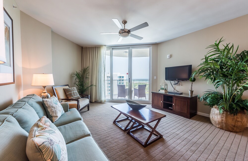 Junior Condo, 2 Bedrooms, 2 Bathrooms - Living Area