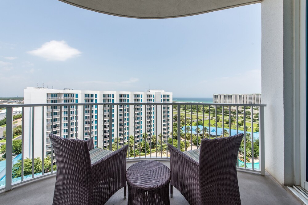 Junior Condo, 2 Bedrooms, 2 Bathrooms - Guestroom View
