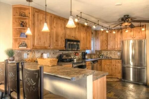 객실 내 주방 (3 Bedroom plus Loft, 3 Bathroom Condominium)