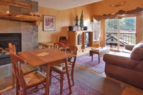 식당 (2 Bedroom, 2 Bathroom Condominium)
