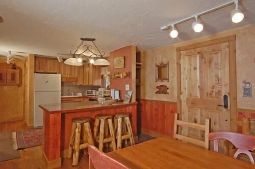 식당 (2 Bedroom, 2 Bathroom Condominium)