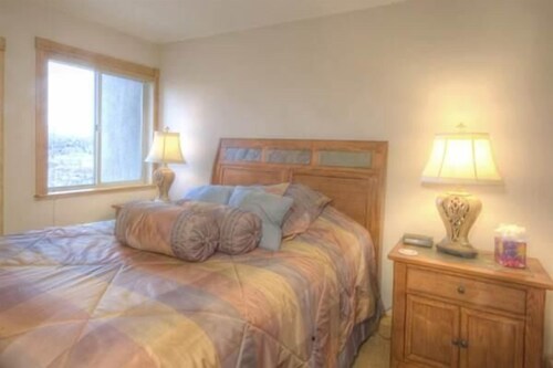 3 Bedroom plus Loft, 3 Bathroom Condominium