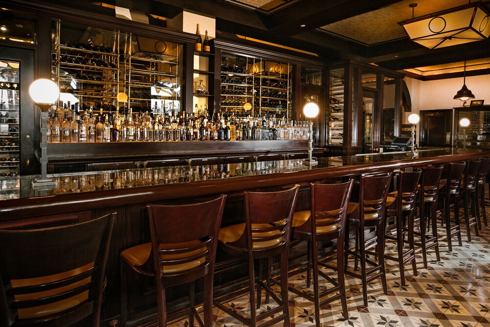 Hotel Bar