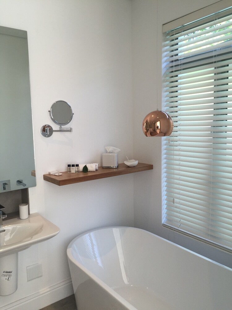 Deep Soaking Bathtub