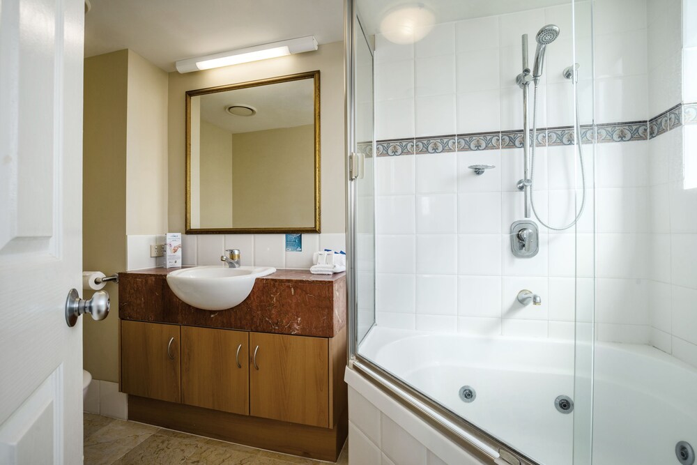 3 Bedroom Superior - Bathroom