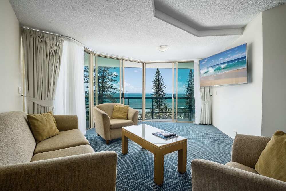 2 Bedroom Ocean - Living Room