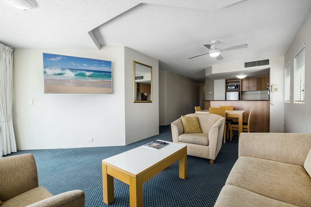 2 Bedroom Ocean - Living Room