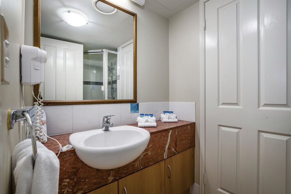 2 Bedroom Superior - Bathroom