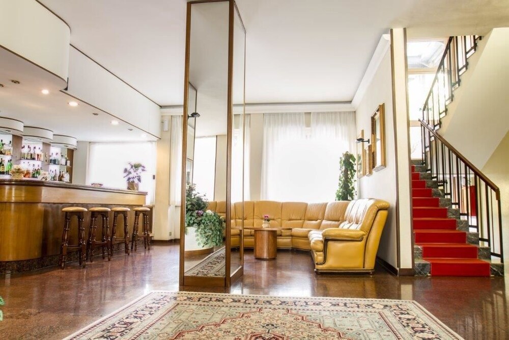 Hotel Lounge