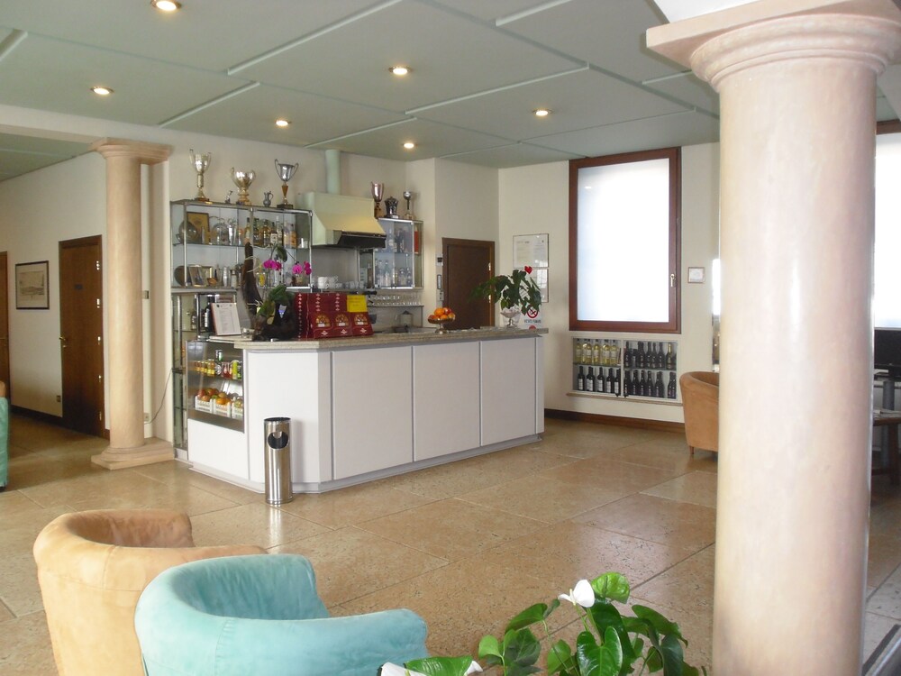Hotel Lounge