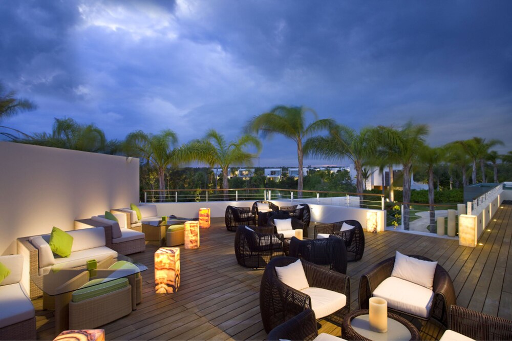 Hotel Lounge