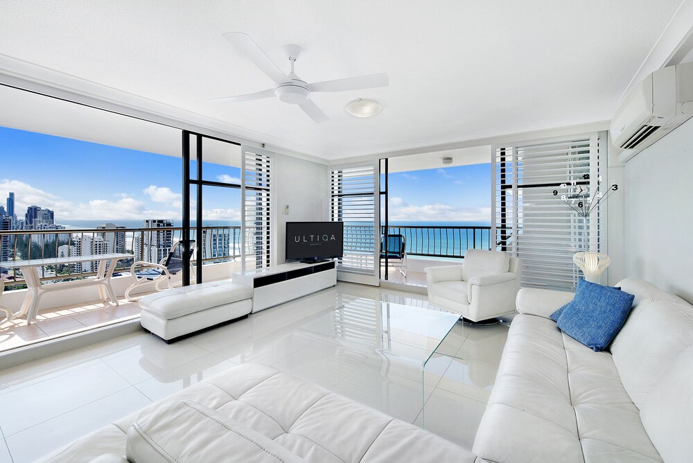 Superior Apartment, 2 Bedrooms - Living Area