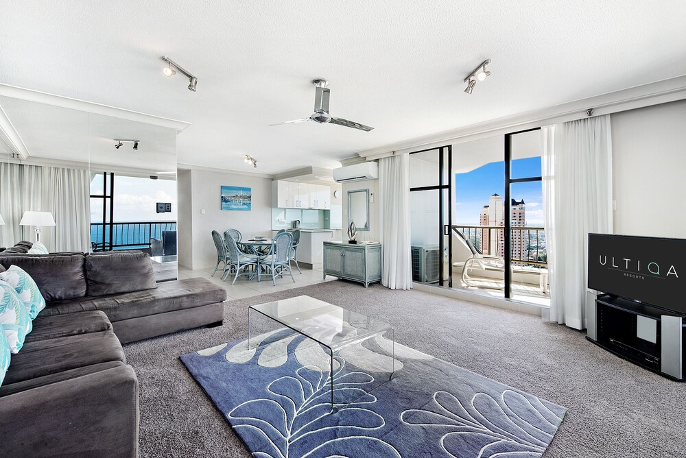 2 Bedroom Ocean View Apt - Living Area