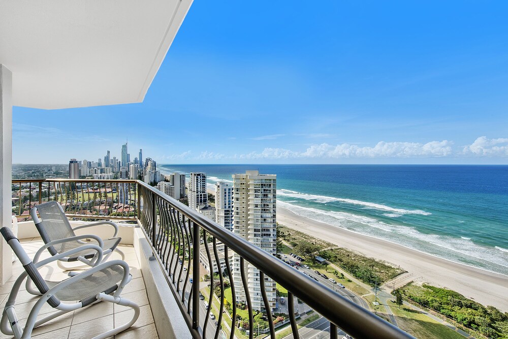 2 Bedroom Ocean View Apt - Guestroom View
