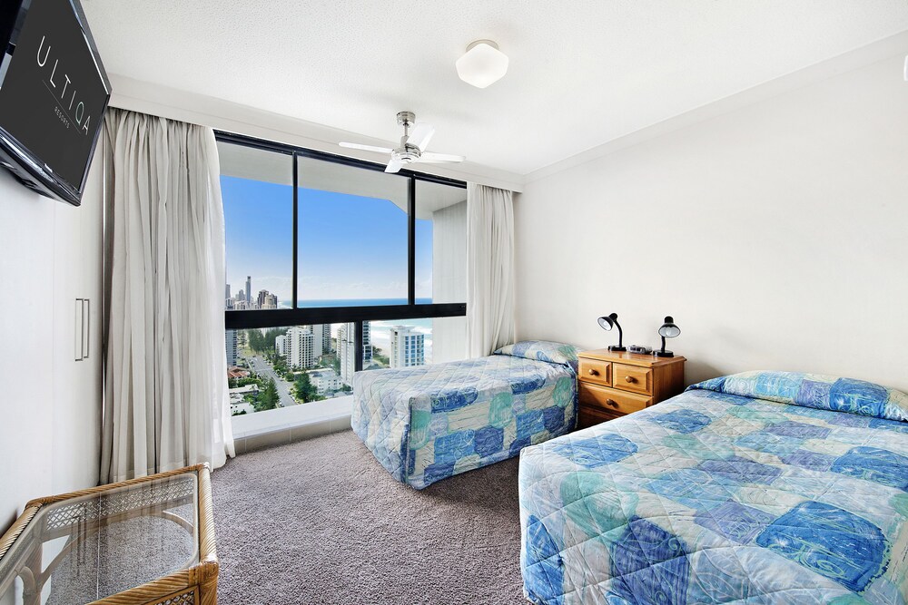 2 Bedroom Ocean View Apt - Guestroom