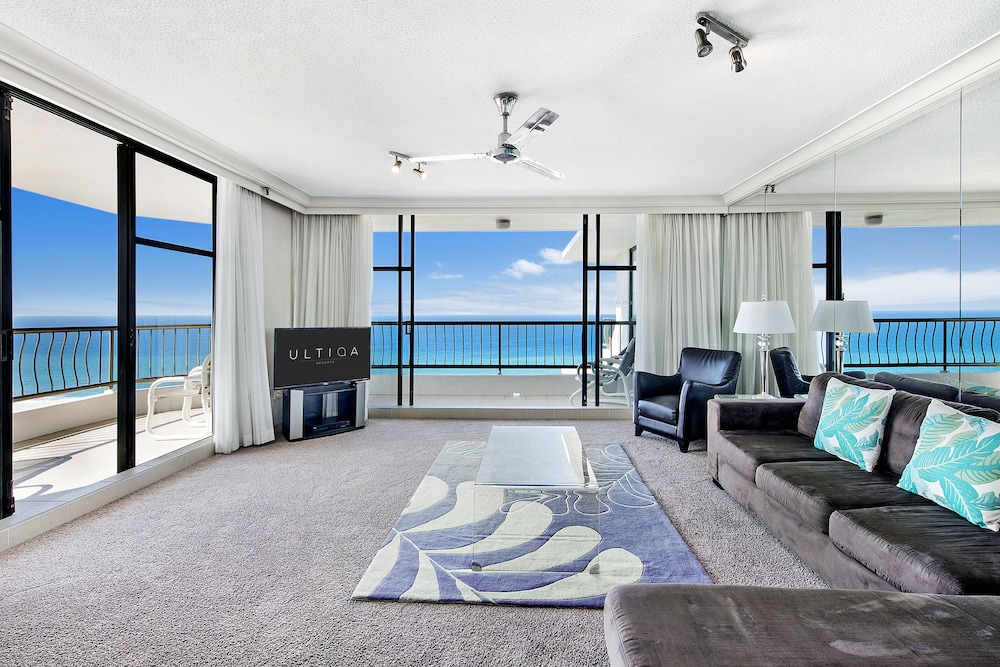 2 Bedroom Ocean View Apt - Living Area