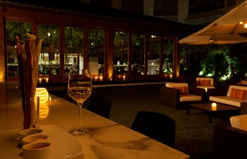 Hotel Bar