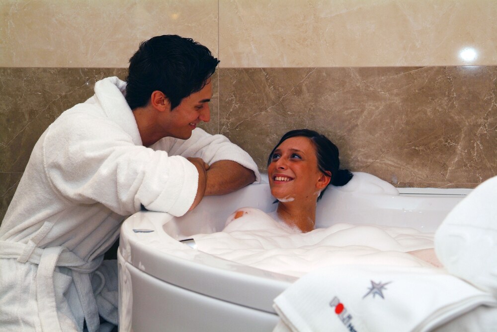 Deep Soaking Bathtub