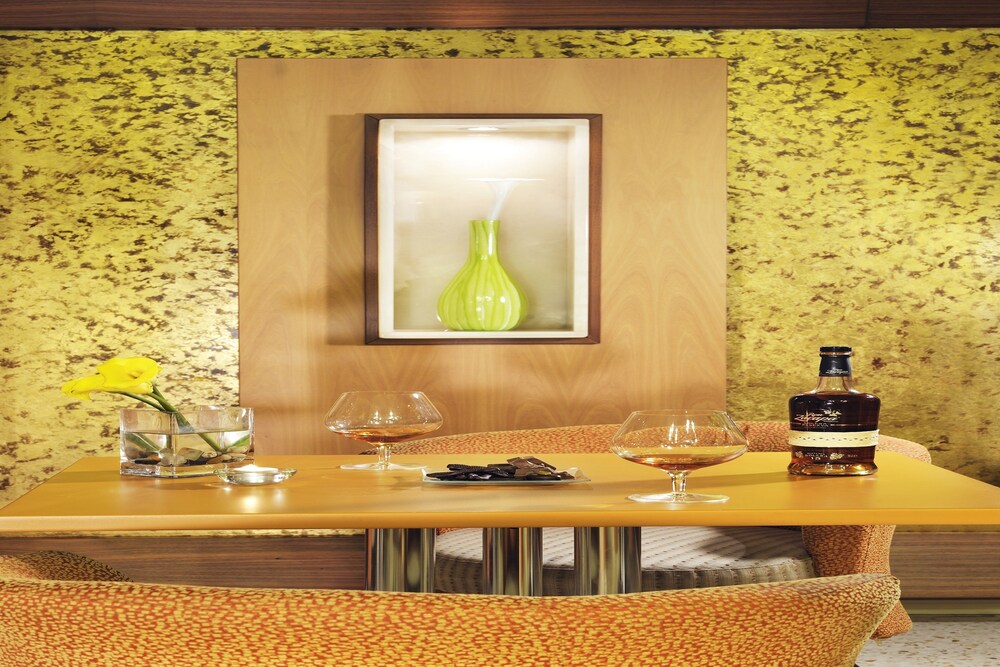 Hotel Lounge