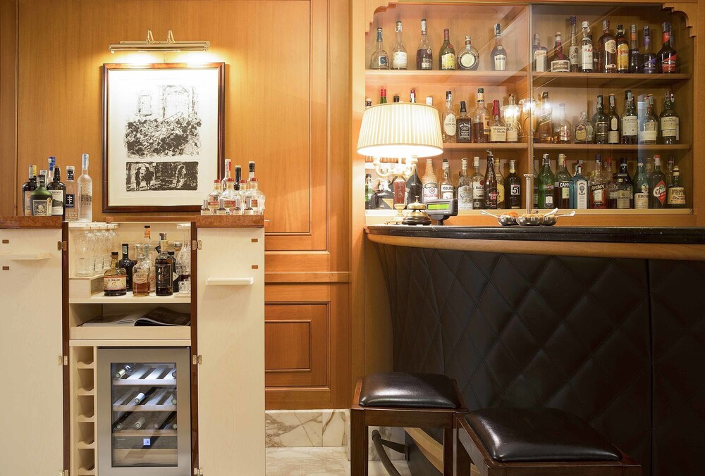 Hotel Bar