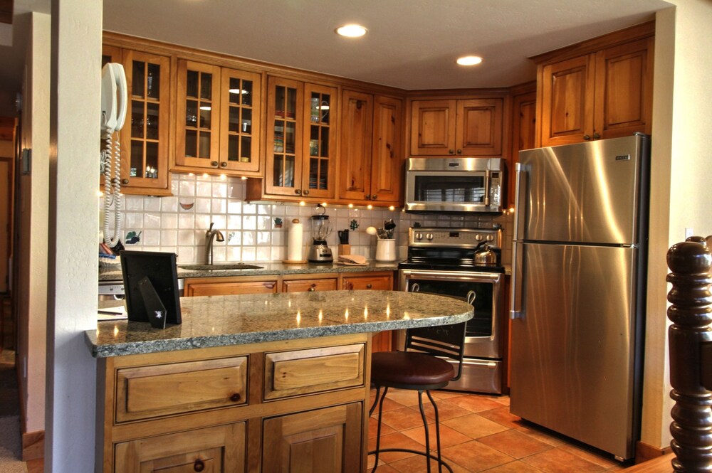 Room, 2 Bedrooms (Landmark East Tower) - In-Room Kitchen