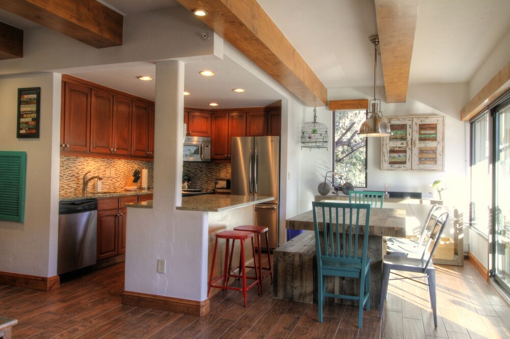 Room, 2 Bedrooms (Landmark East Tower) - In-Room Kitchen