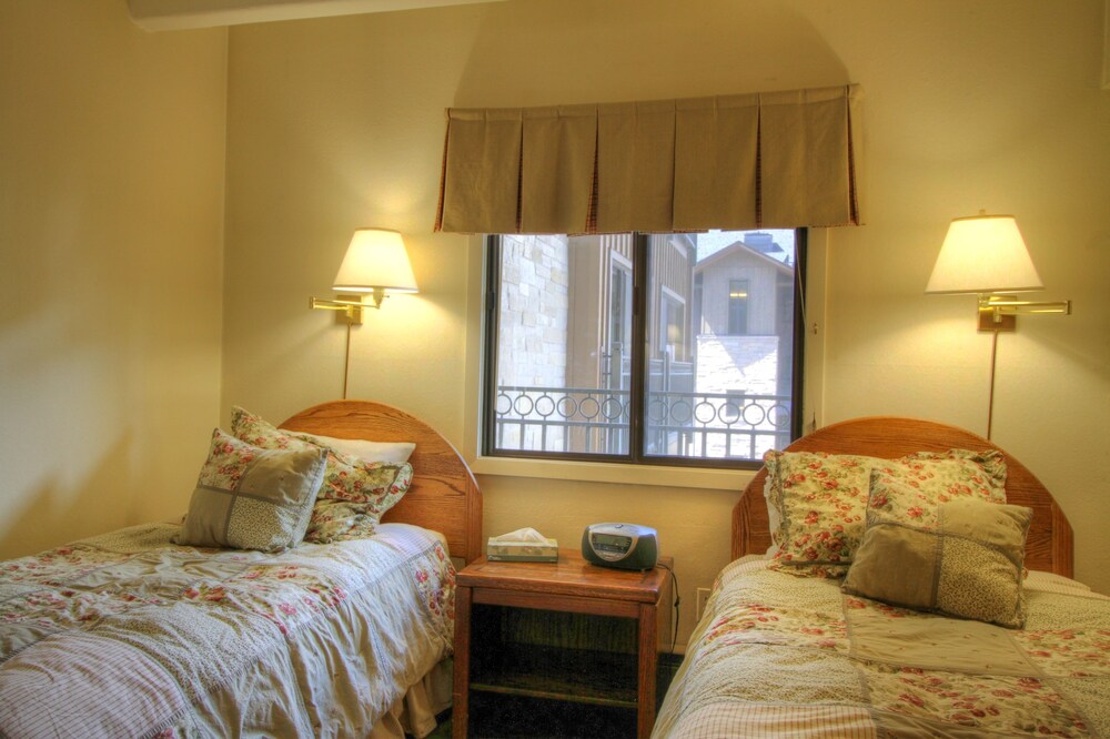 Room, 2 Bedrooms (Landmark East Tower) - Guestroom