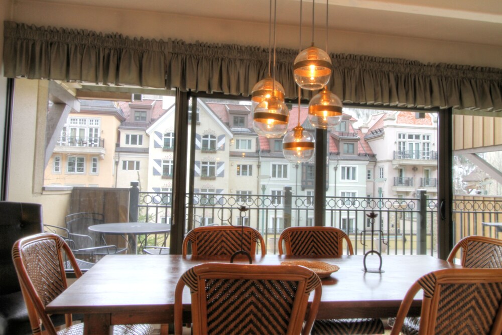 Room, 2 Bedrooms (Landmark East Tower) - In-Room Dining