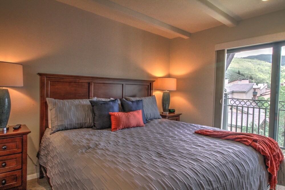 Room, 2 Bedrooms (Landmark East Tower) - Guestroom