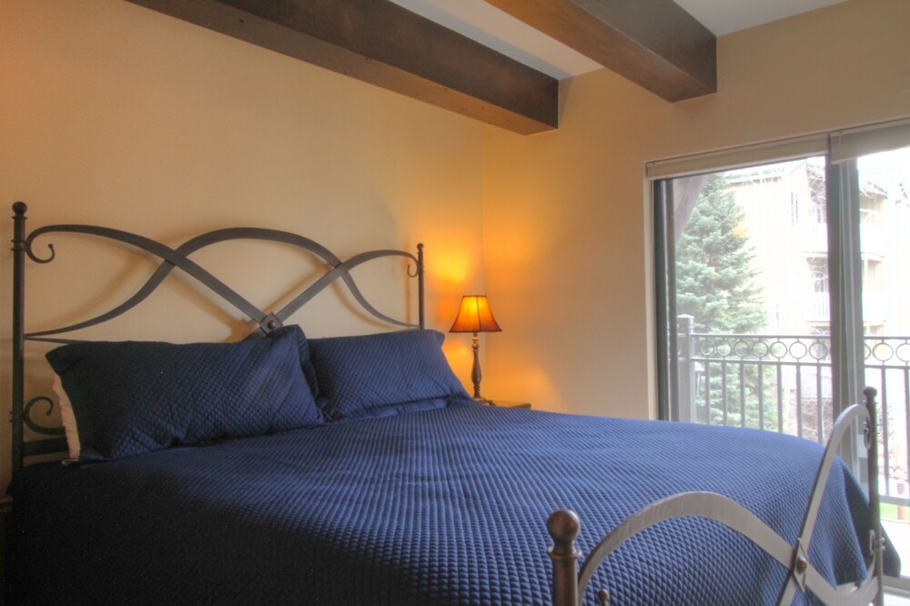 Room, 2 Bedrooms (Landmark East Tower) - Guestroom
