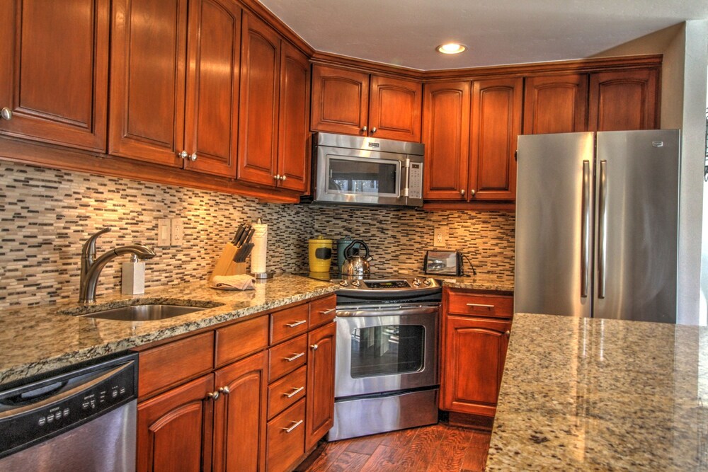Room, 2 Bedrooms (Landmark East Tower) - In-Room Kitchen