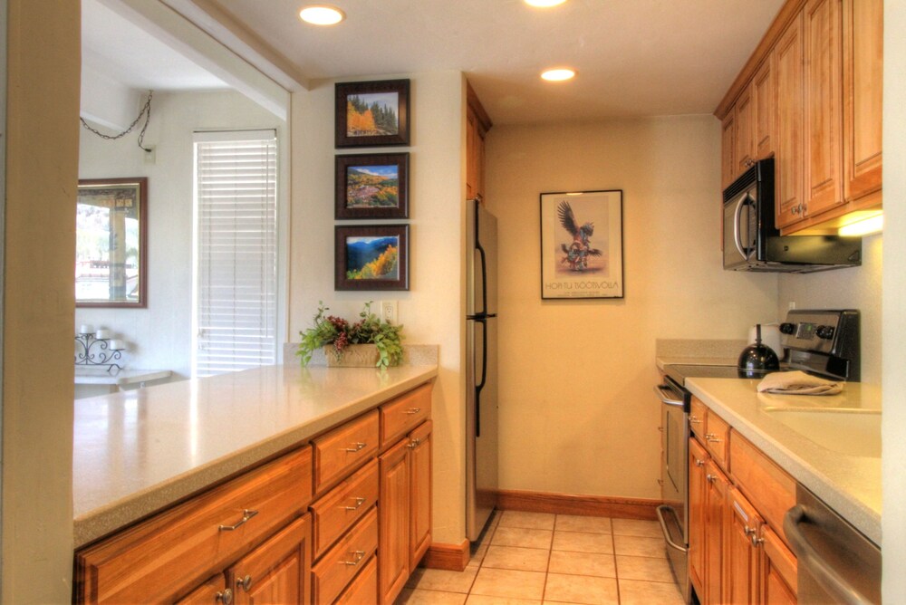 Room, 2 Bedrooms (Landmark East Tower) - In-Room Kitchen