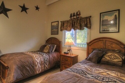 Room, 2 Bedrooms (Landmark East Tower) - Guestroom