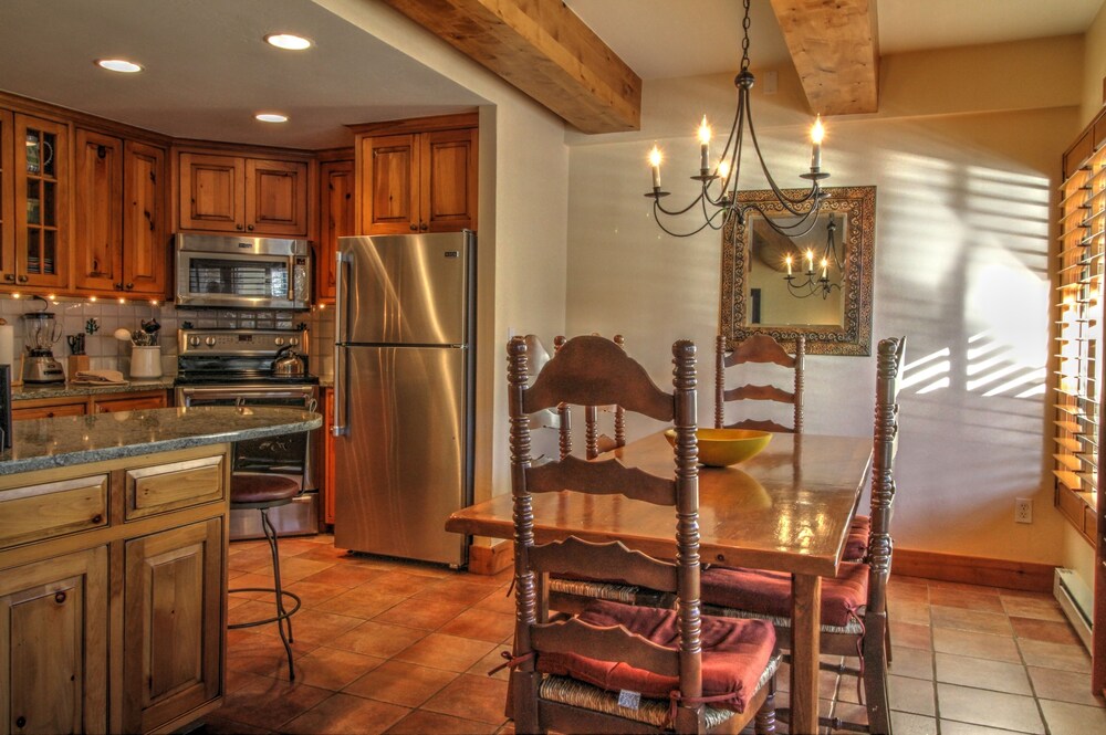 Room, 2 Bedrooms (Landmark East Tower) - In-Room Kitchen