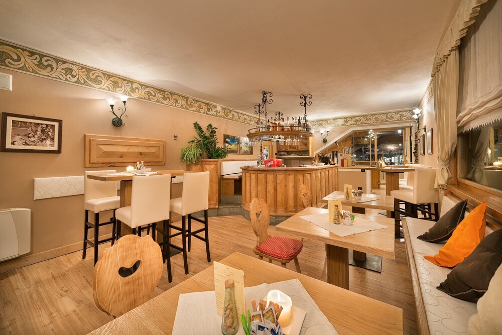 Hotel Bar