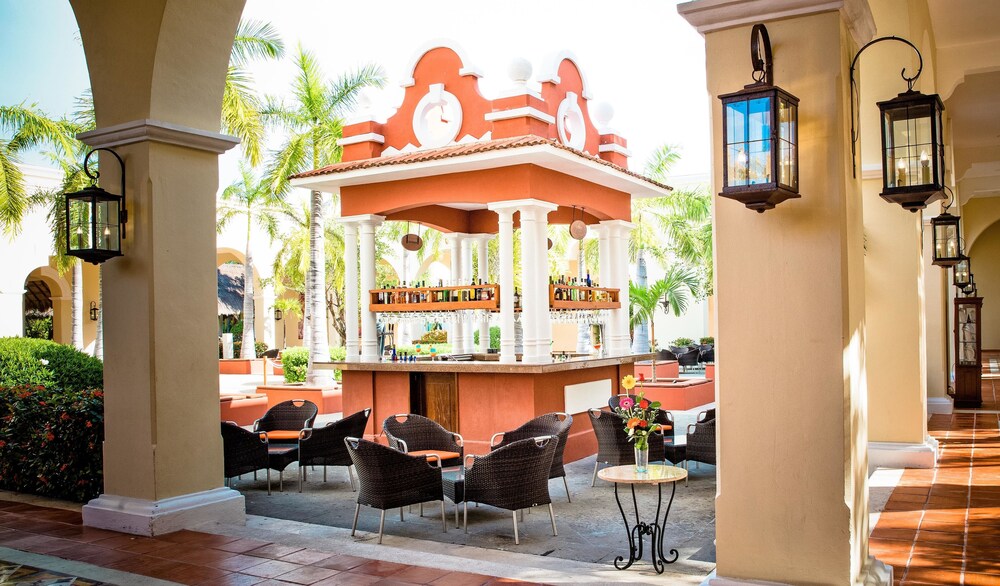 Hotel Bar