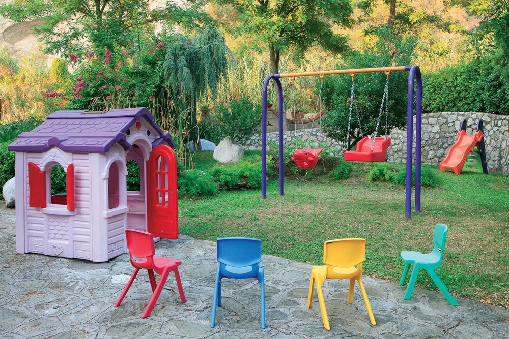 Childrens Play Area - Outdoor