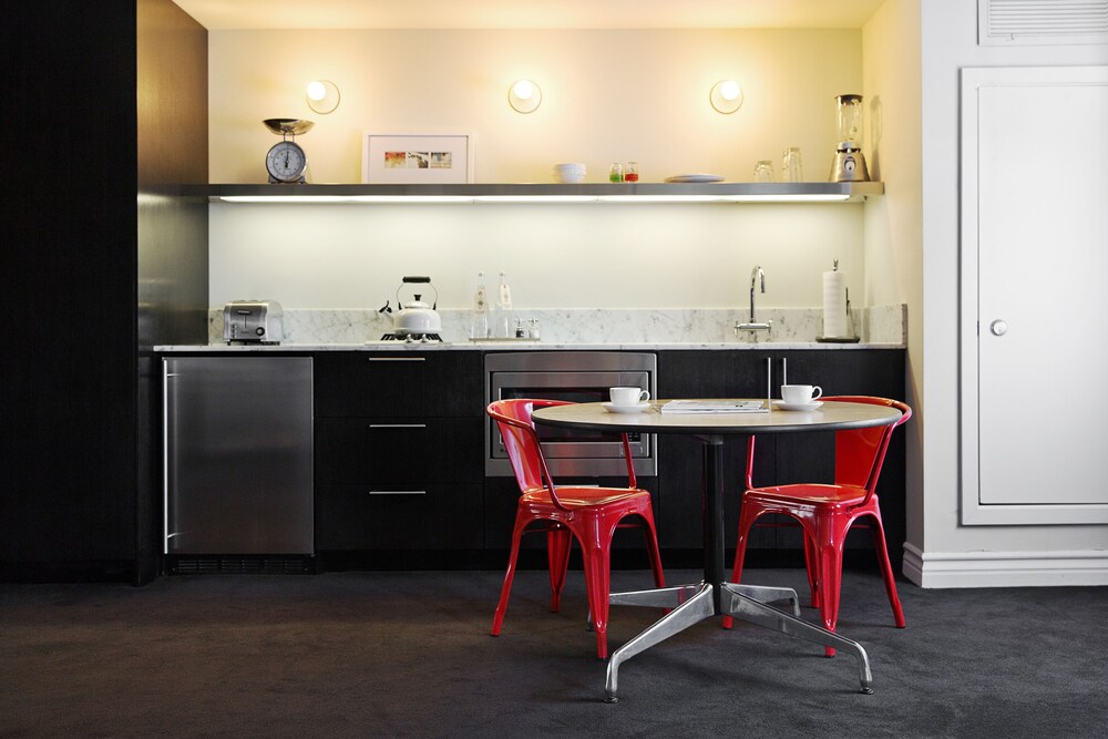 Suite, Corner - In-Room Kitchenette