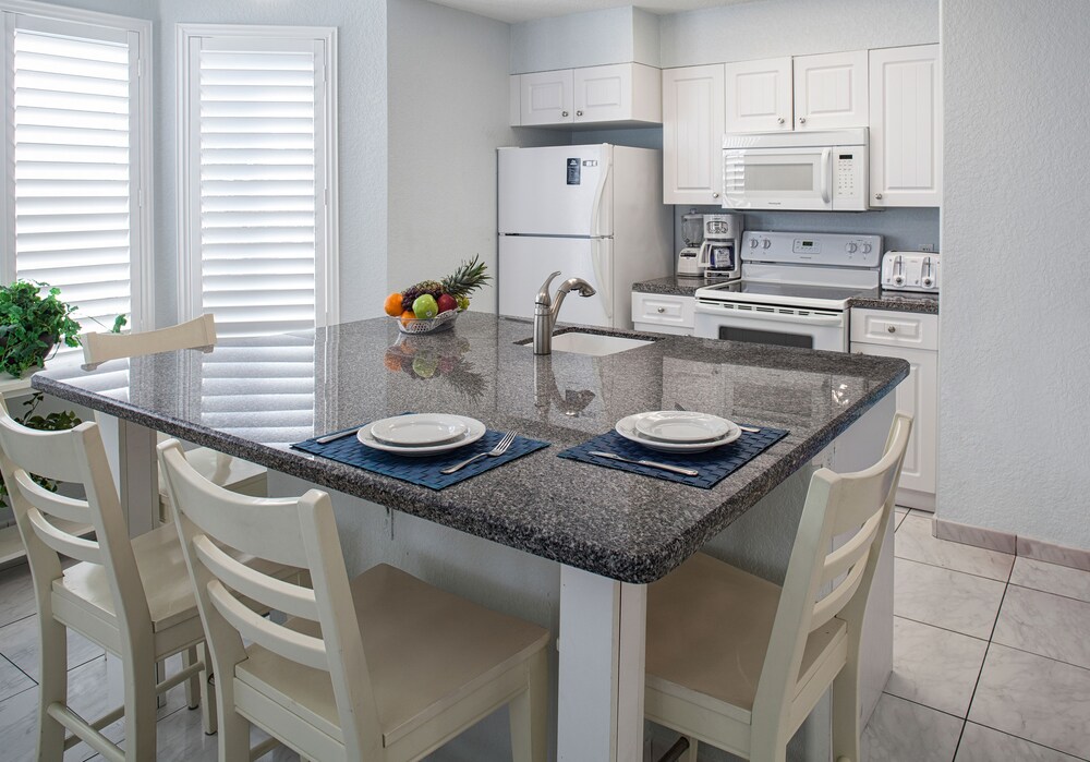 Premier Villa, 1 Bedroom - In-Room Dining