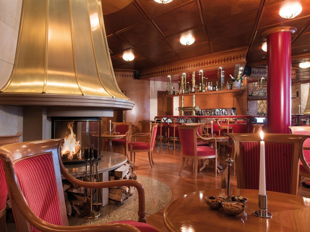 Hotel Bar