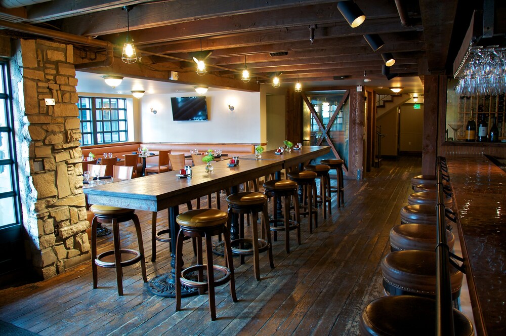 Hotel Bar