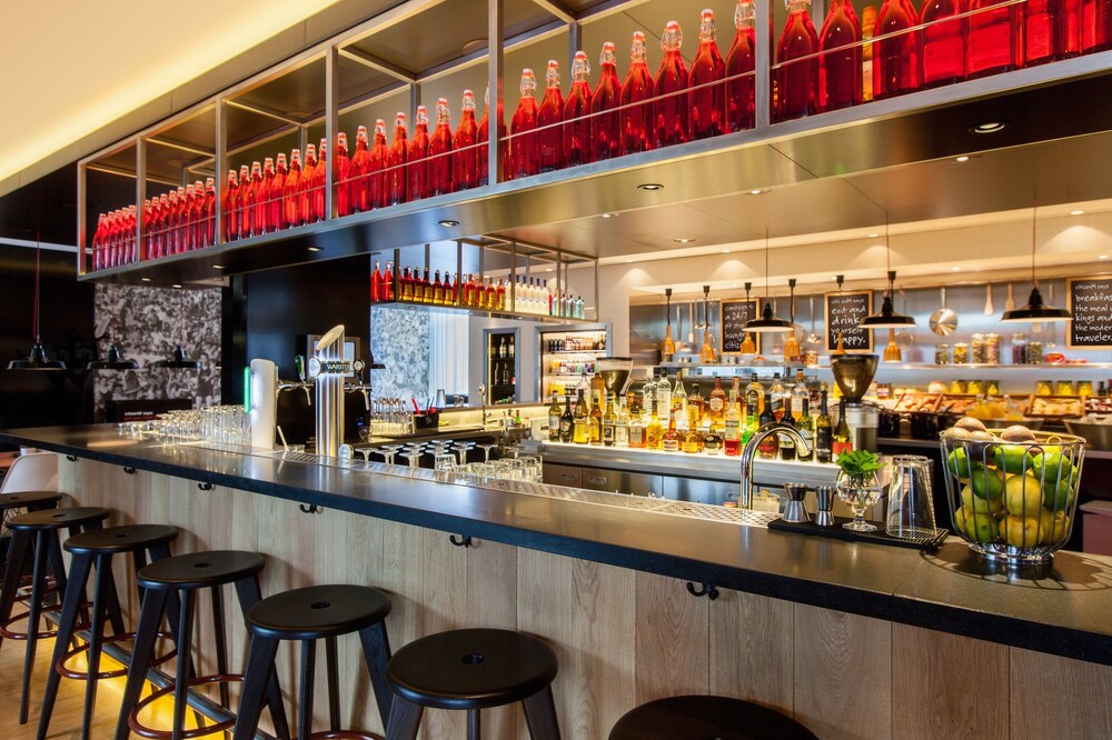 Hotel Bar