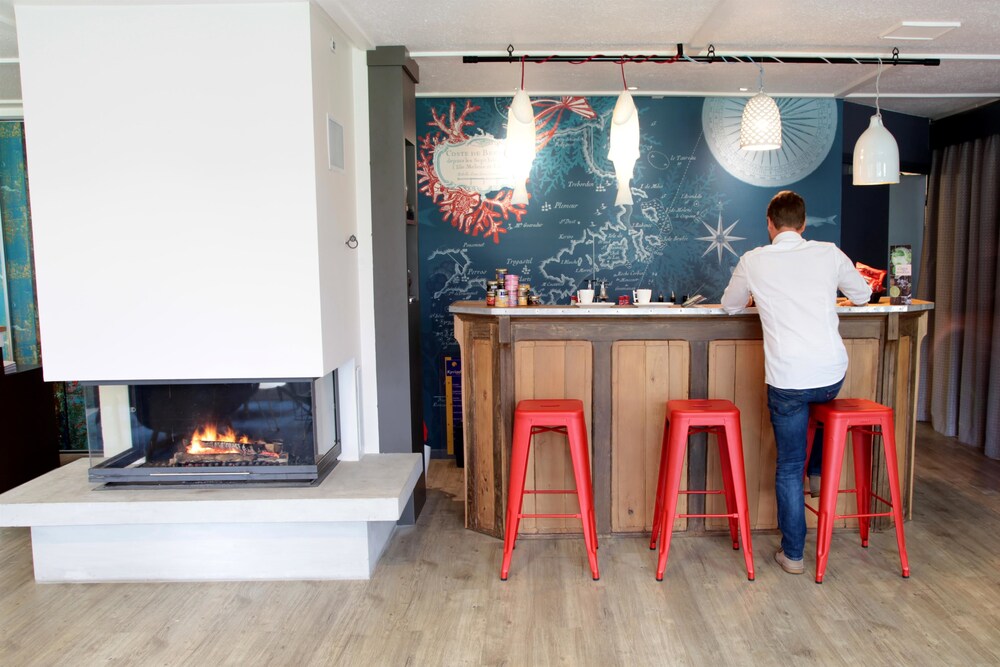 Hotel Bar