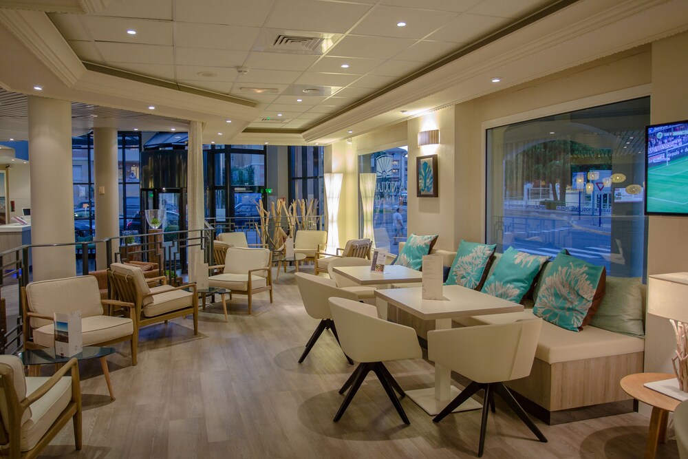 Hotel Lounge