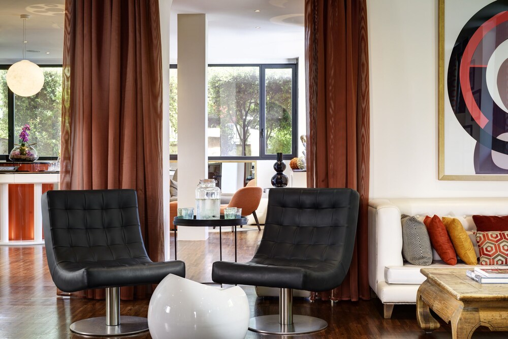 Hotel Lounge